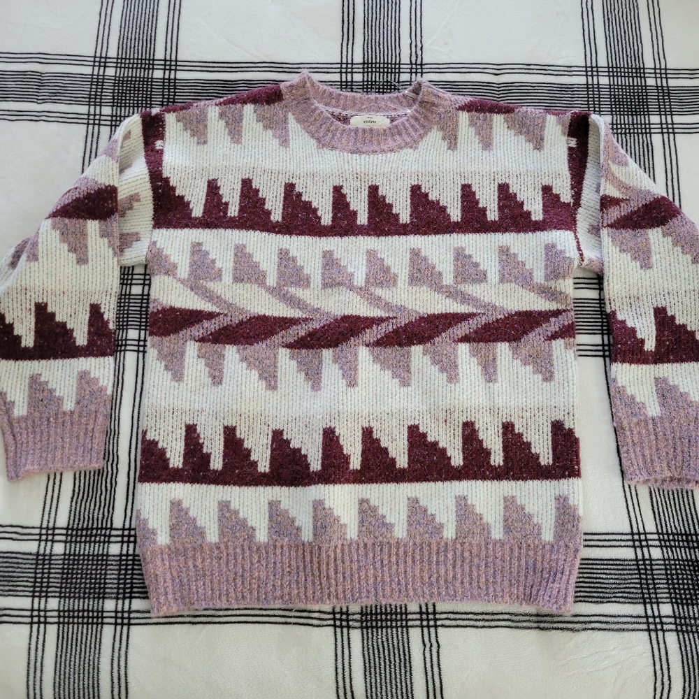 Entro Geometric Pullover - Picture 2 of 5